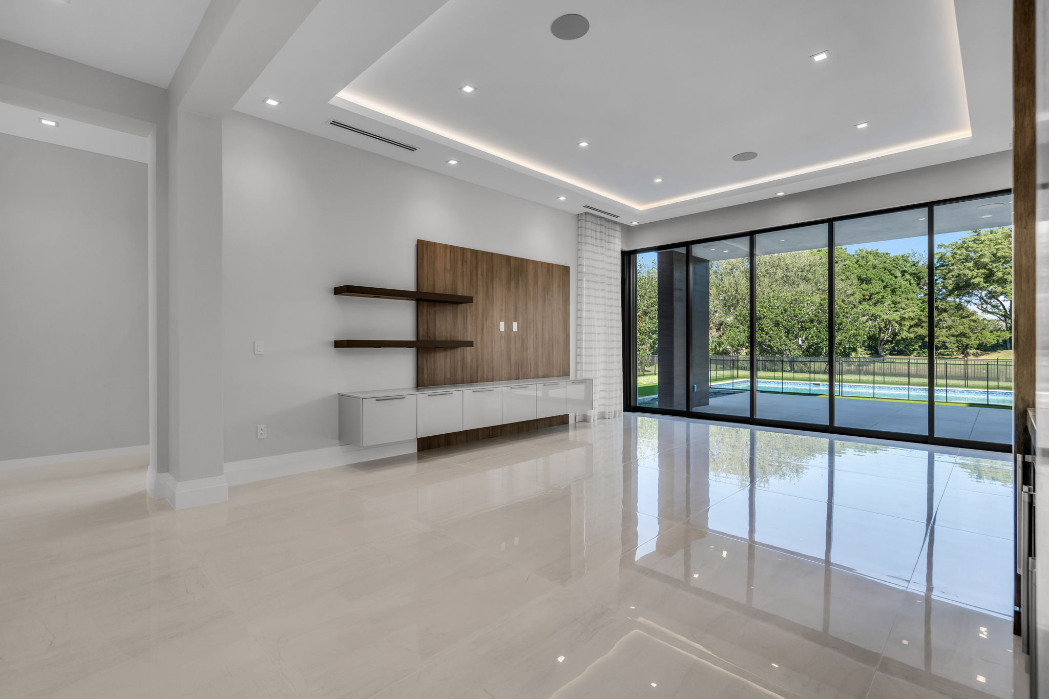 10-web-or-mls-18064Sentinel-10