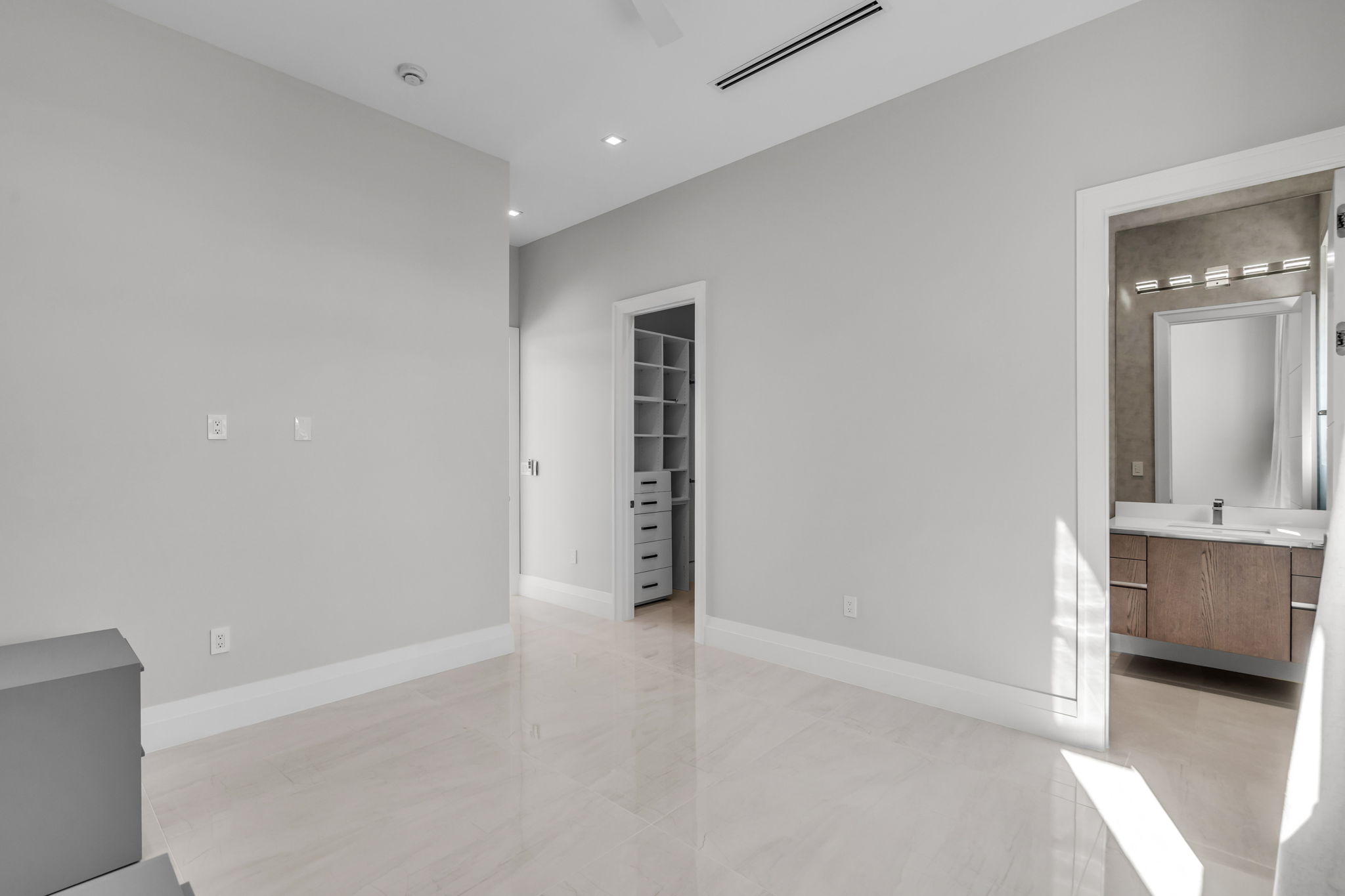 30-web-or-mls-18064Sentinel-30