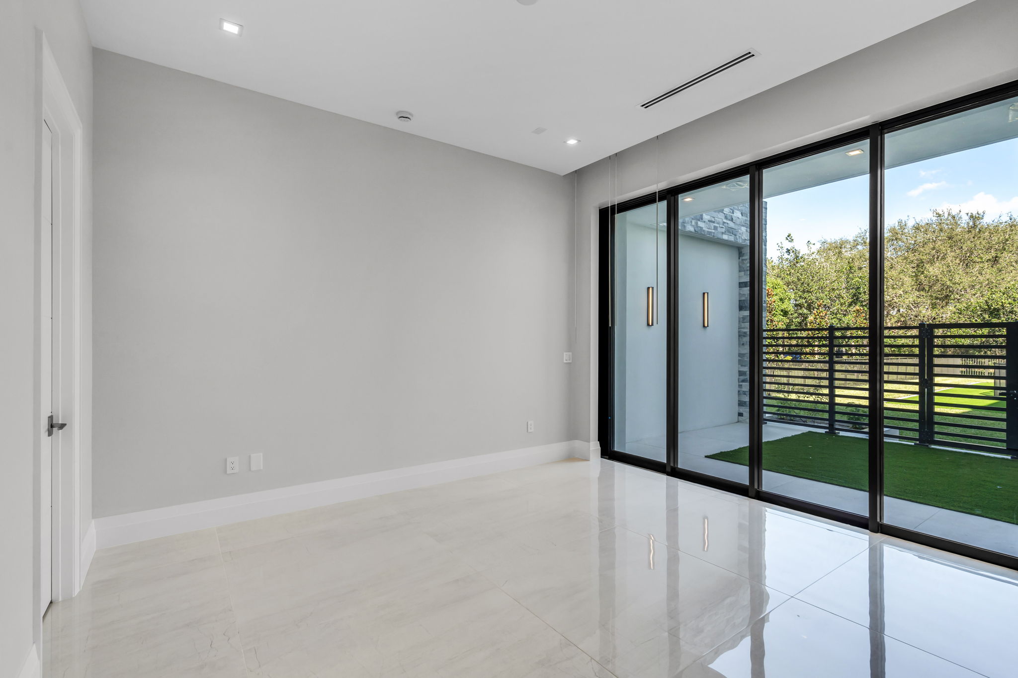 32-web-or-mls-18064Sentinel-32