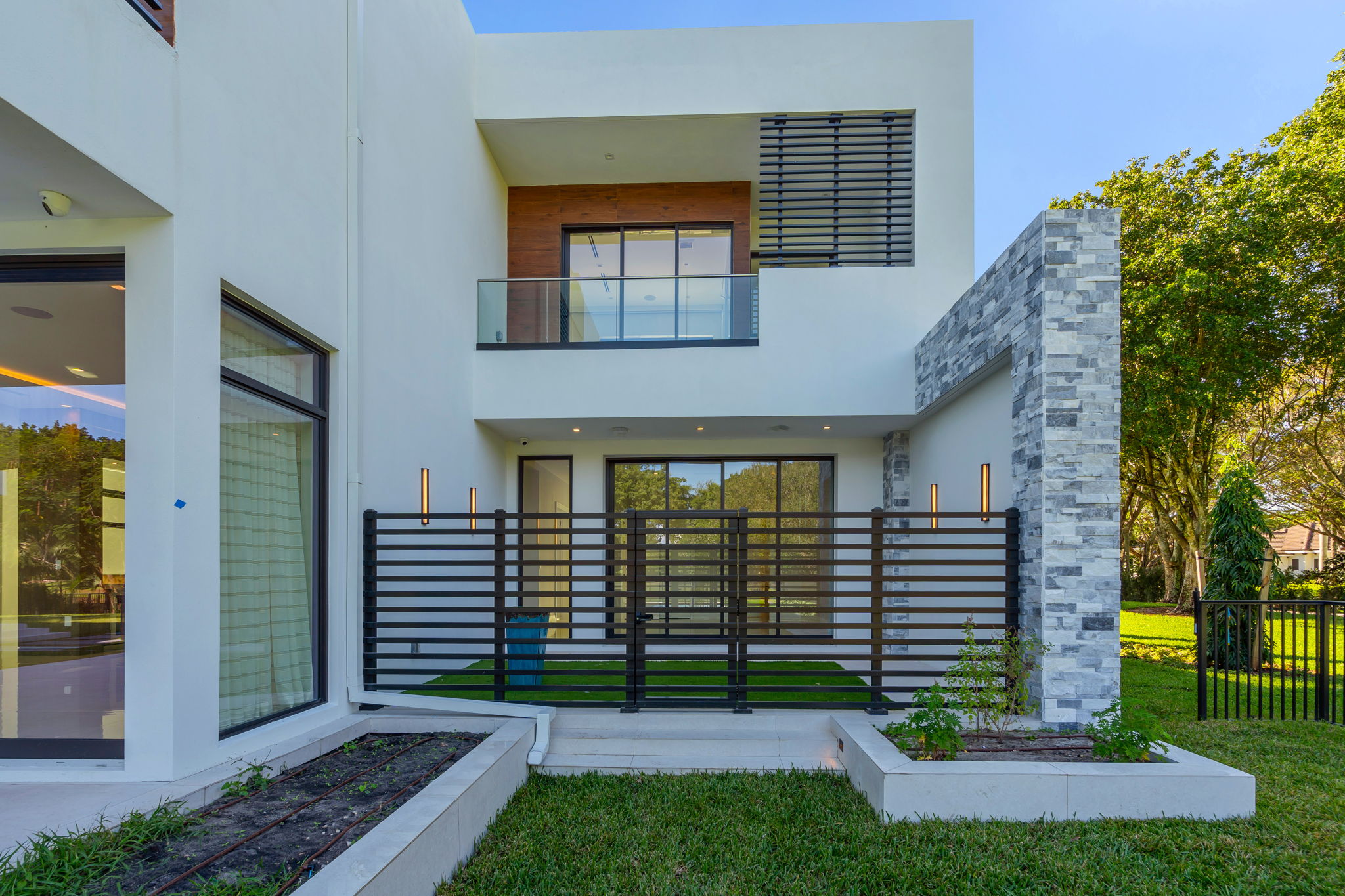 74-web-or-mls-18064Sentinel-74